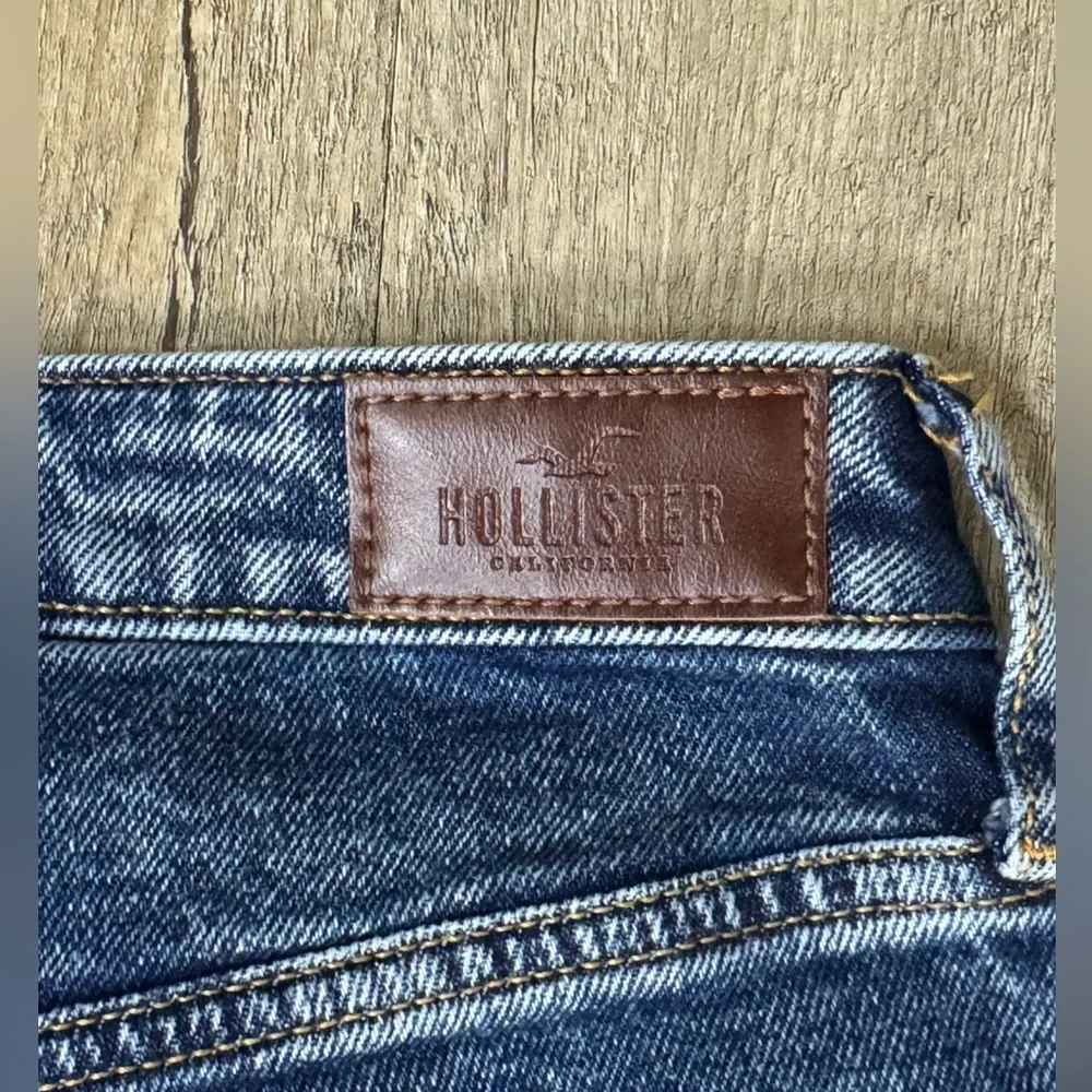 Hollister Women’s Ultra High Rise Vintage Stretch Mom Jeans